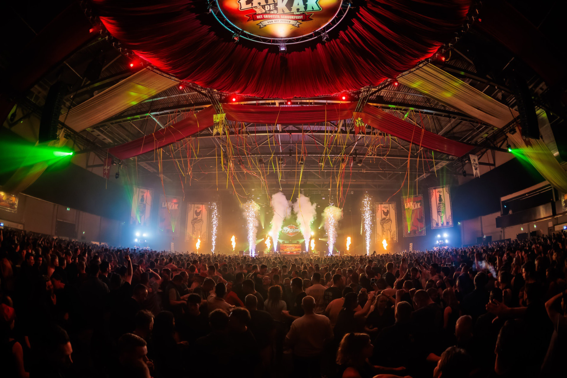 Volle zaal tijdens Lak aan de Kak
