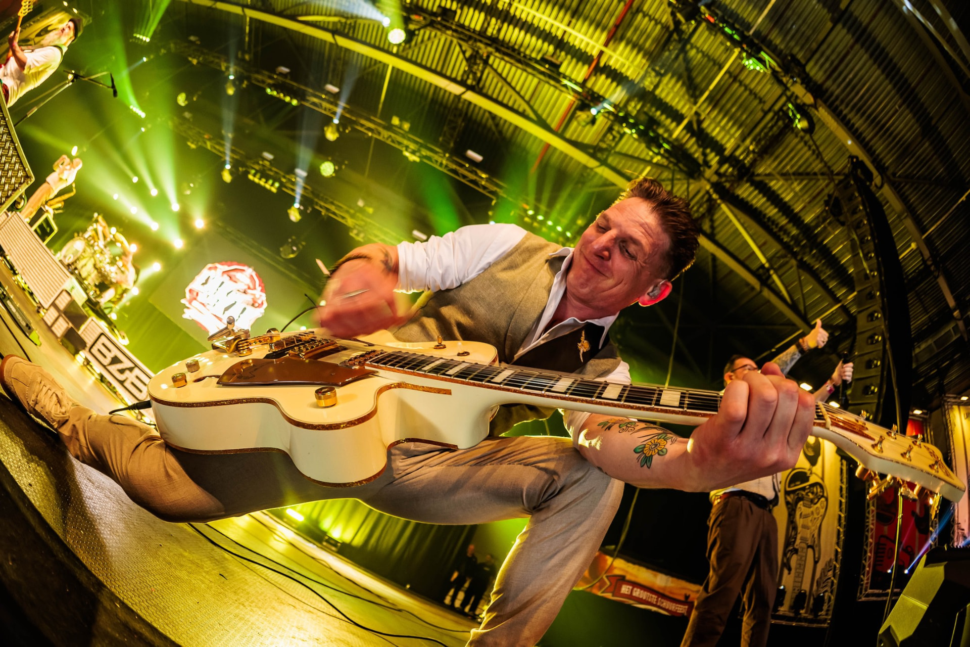 Gitarist in het podiumlicht